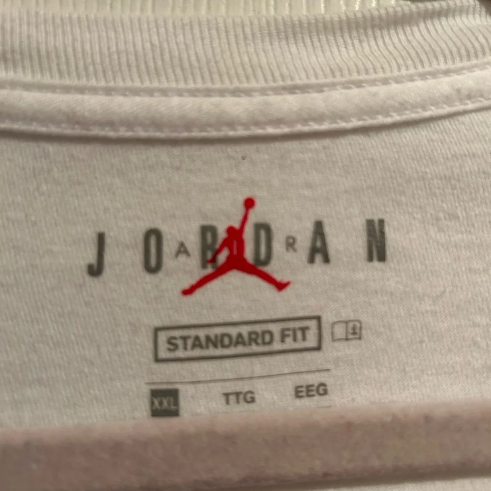 Air Jordan Men's AJ85 Signature Short Sleeve Tee size XXL‎